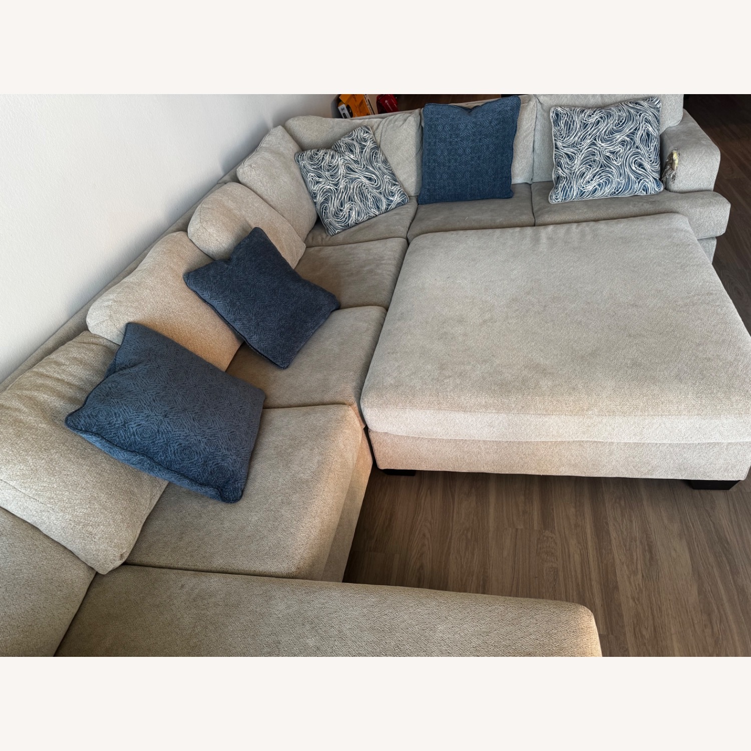 Cuddle Plush 6-piece Sectional With Chaise - image-13