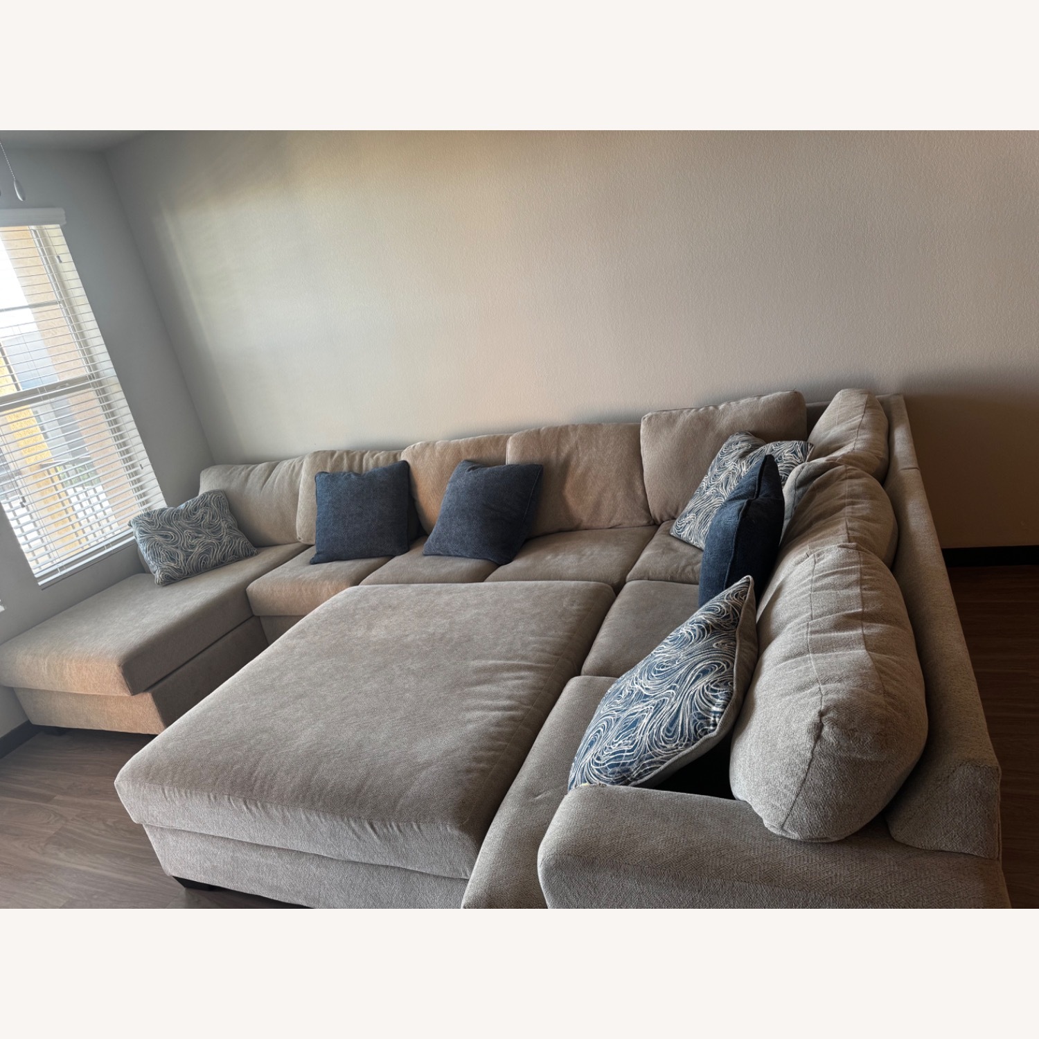Cuddle Plush 6-piece Sectional With Chaise - image-15
