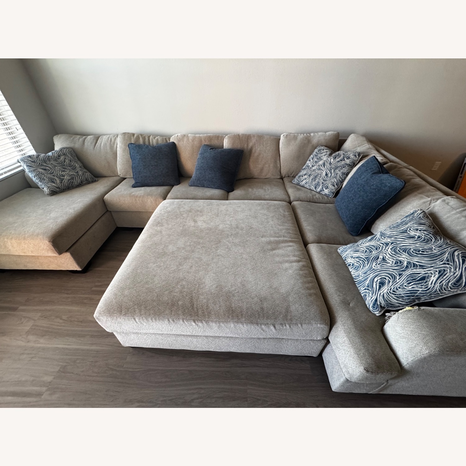 Cuddle Plush 6-piece Sectional With Chaise - image-11
