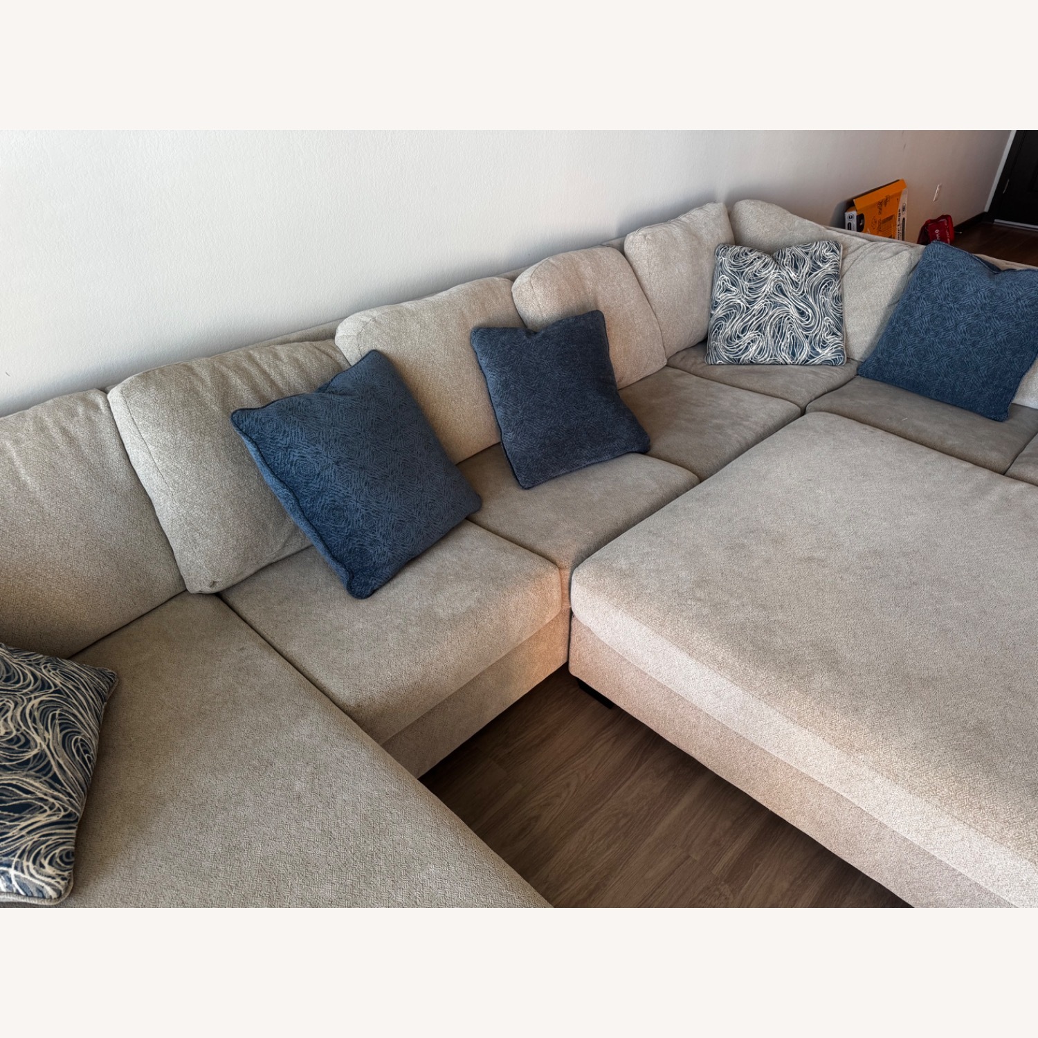 Cuddle Plush 6-piece Sectional With Chaise - image-12