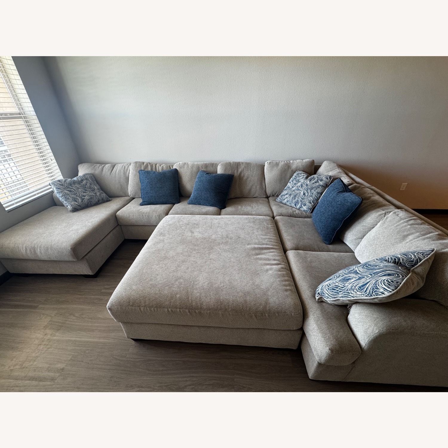 Cuddle Plush 6-piece Sectional With Chaise - image-1