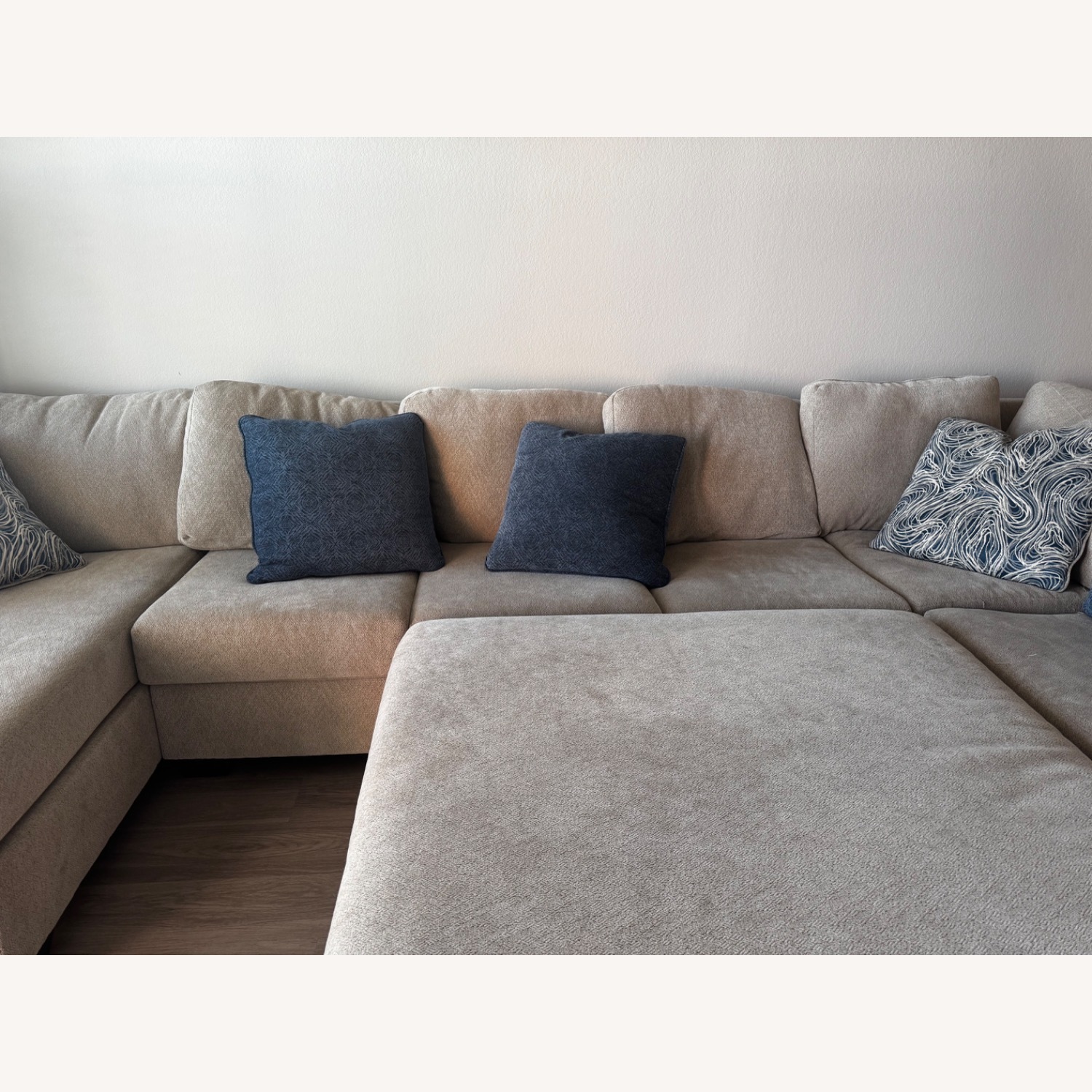 Cuddle Plush 6-piece Sectional With Chaise - image-17