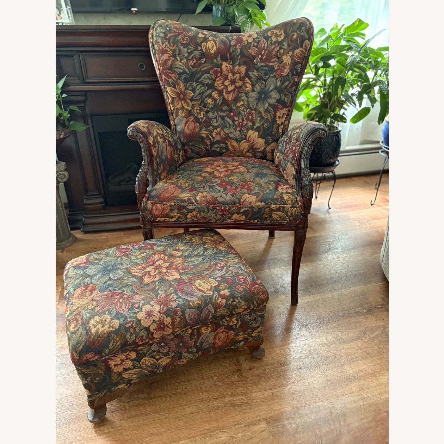 Wing Chair - image-5