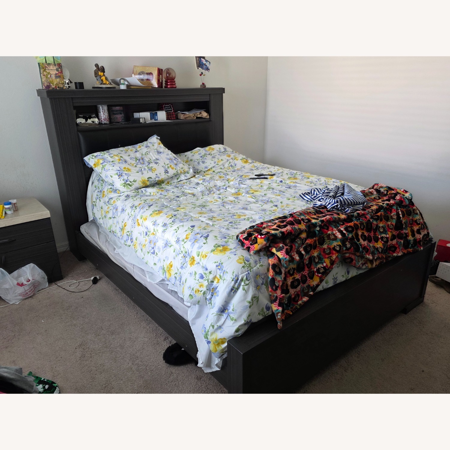 Queen Size Bed - image-2