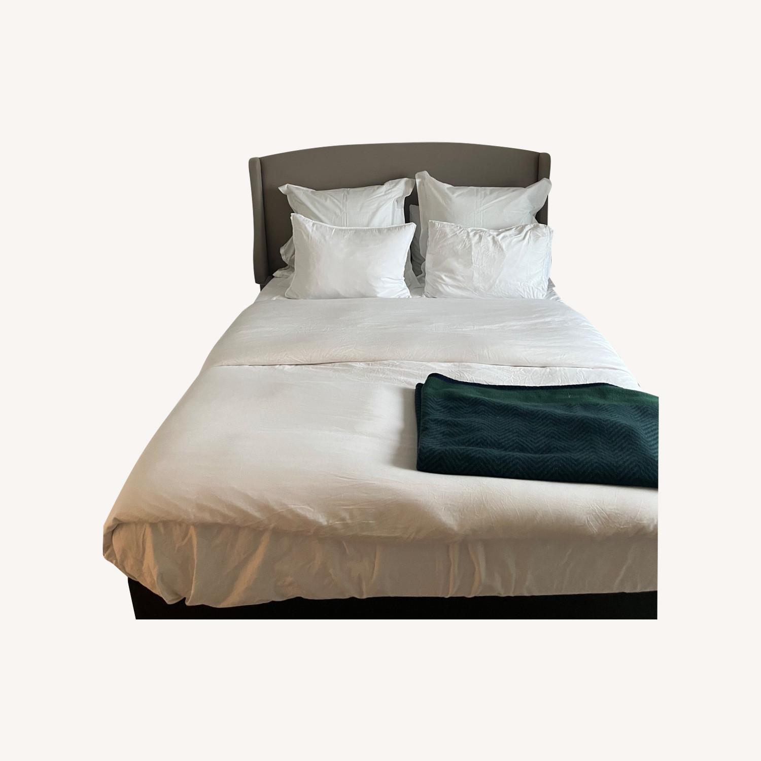 Queen Size Bed - image-0