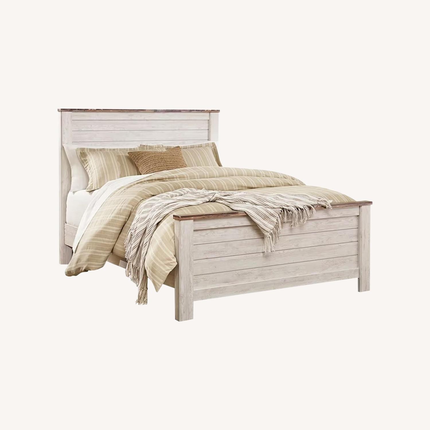 Willowton Queen Panel Bed  - image-0