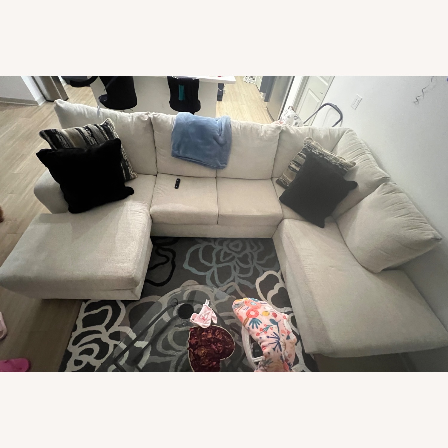Ashley Furniture Leighelli Sectional Couch - image-8