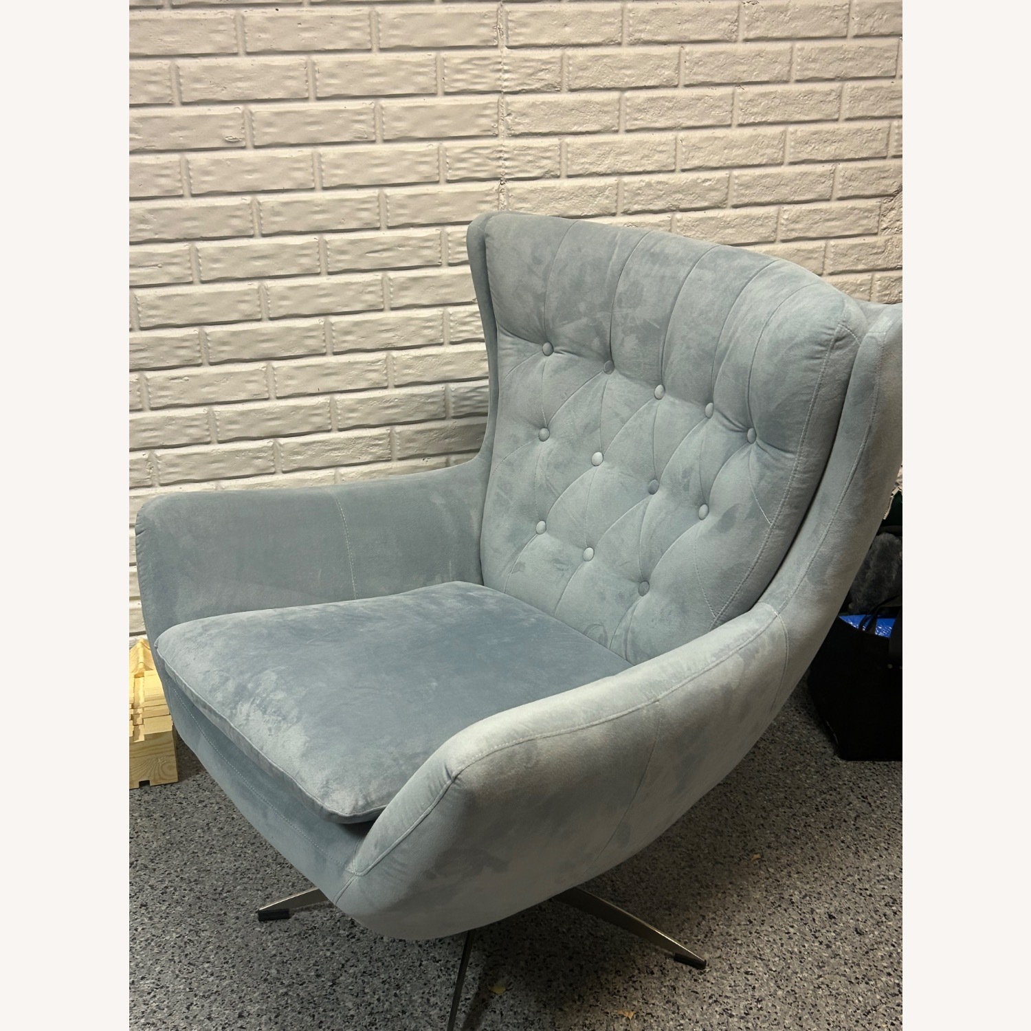 Wells Tufted Swivel Chair 31” - image-2