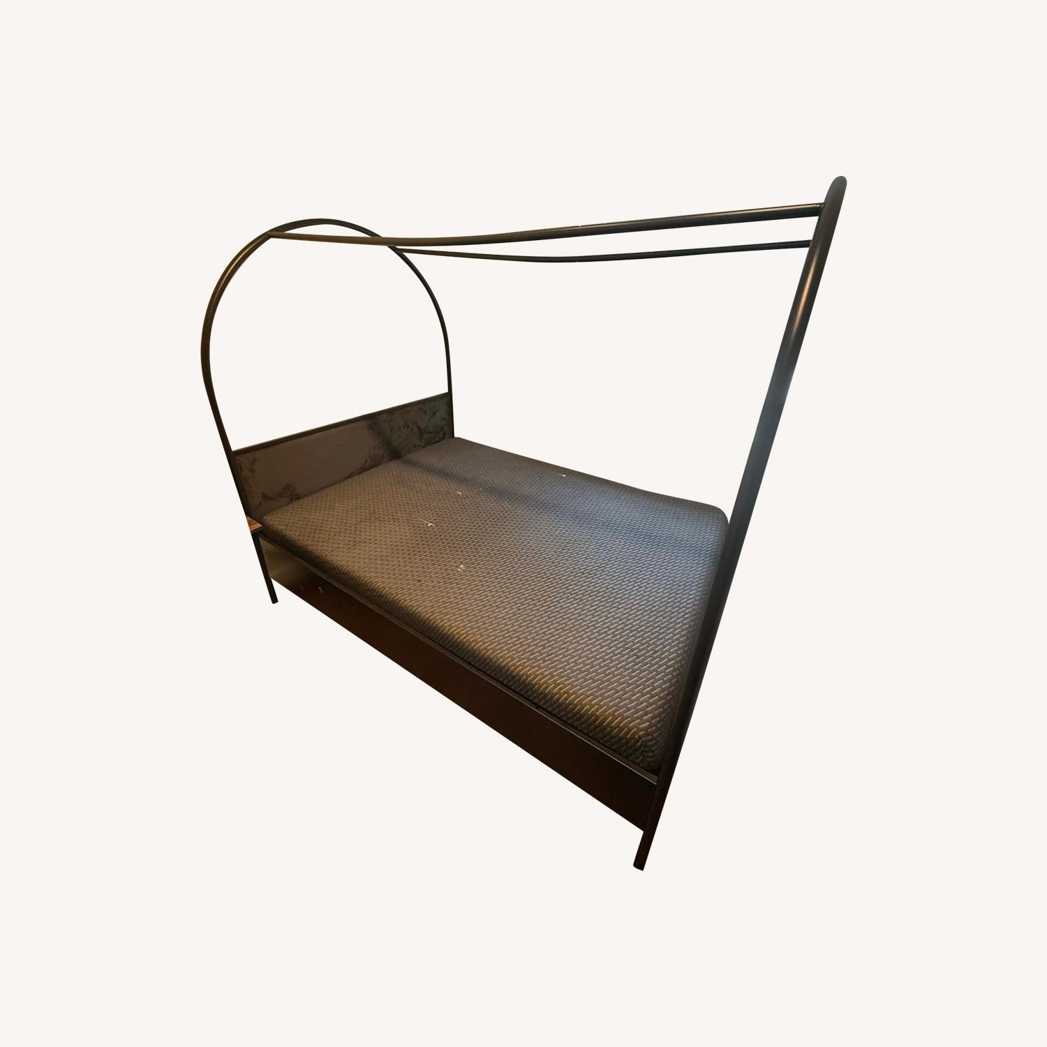 Full Canopy Bed - image-0