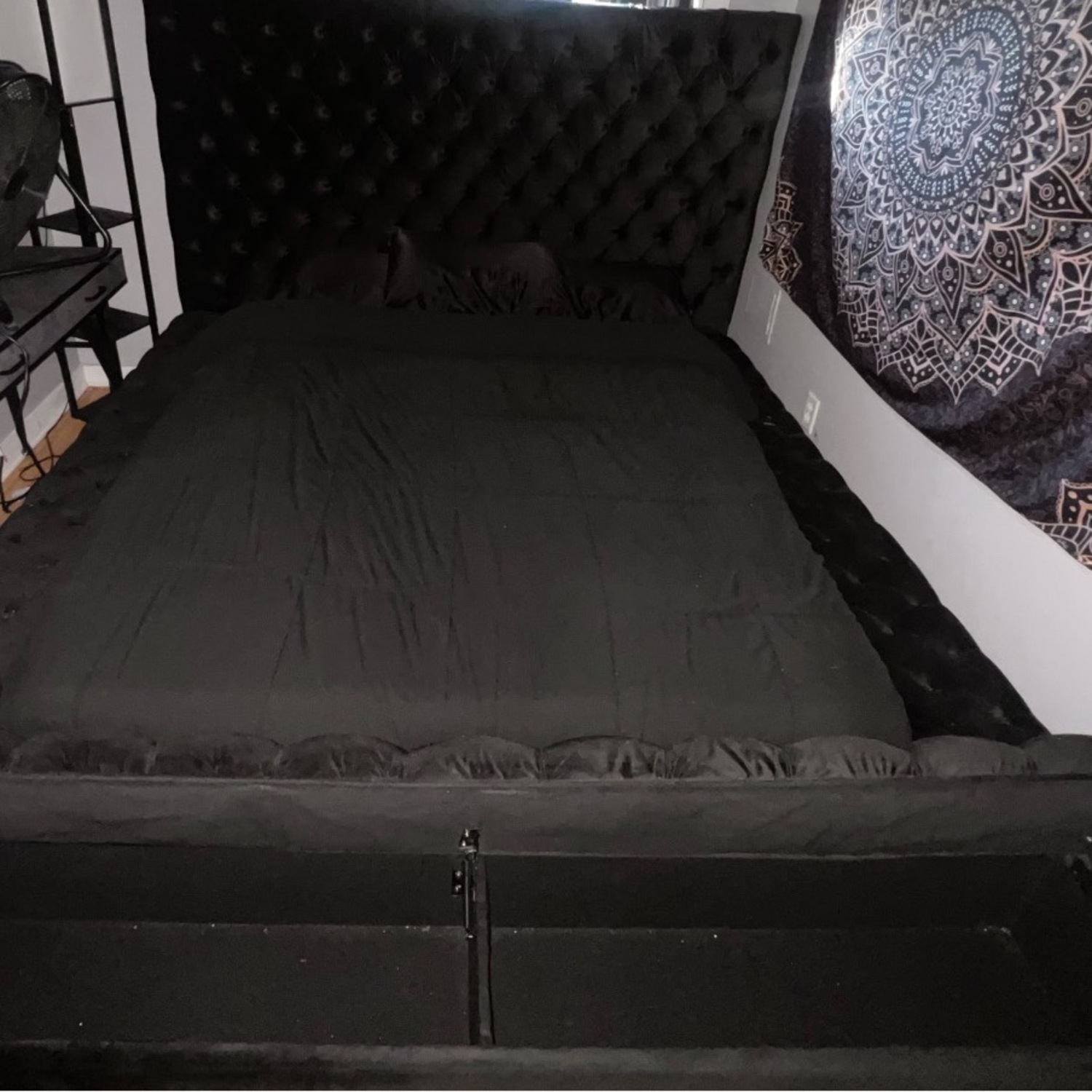 Johnnay Upholstered Platform Storage Bed - image-5