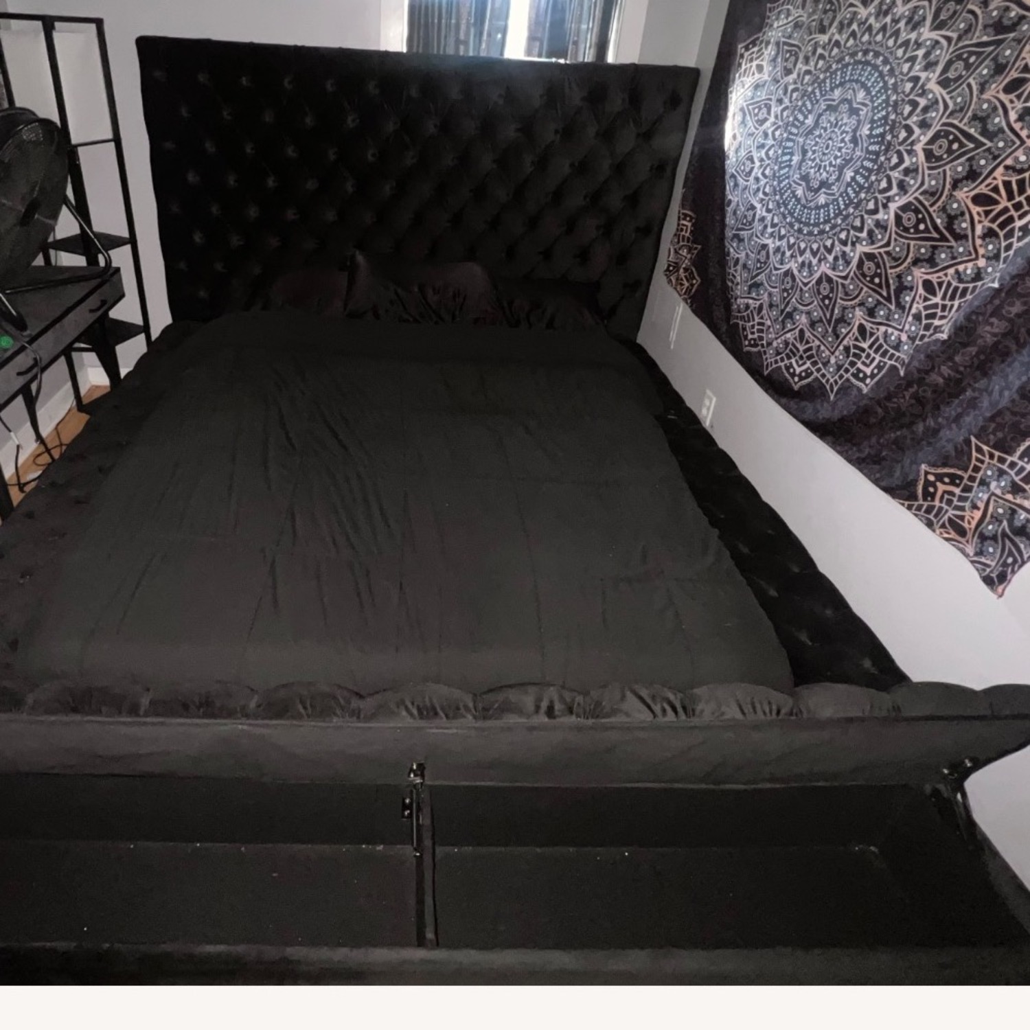 Johnnay Upholstered Platform Storage Bed - image-2