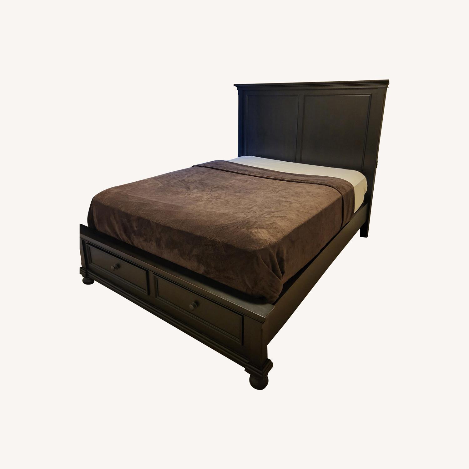 Black Oxford Queen Bed - image-0