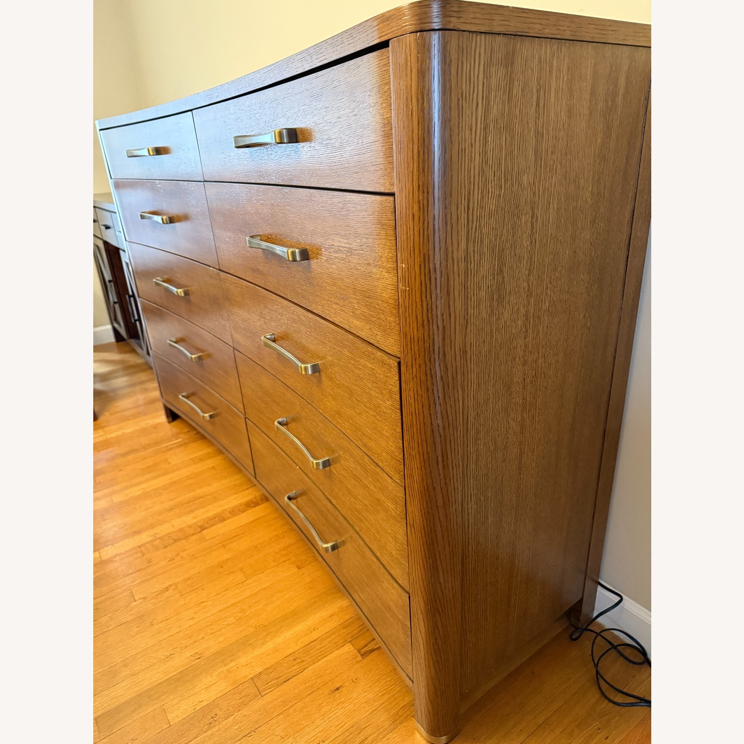 Bassett Dresser with 10 Drawers - image-3