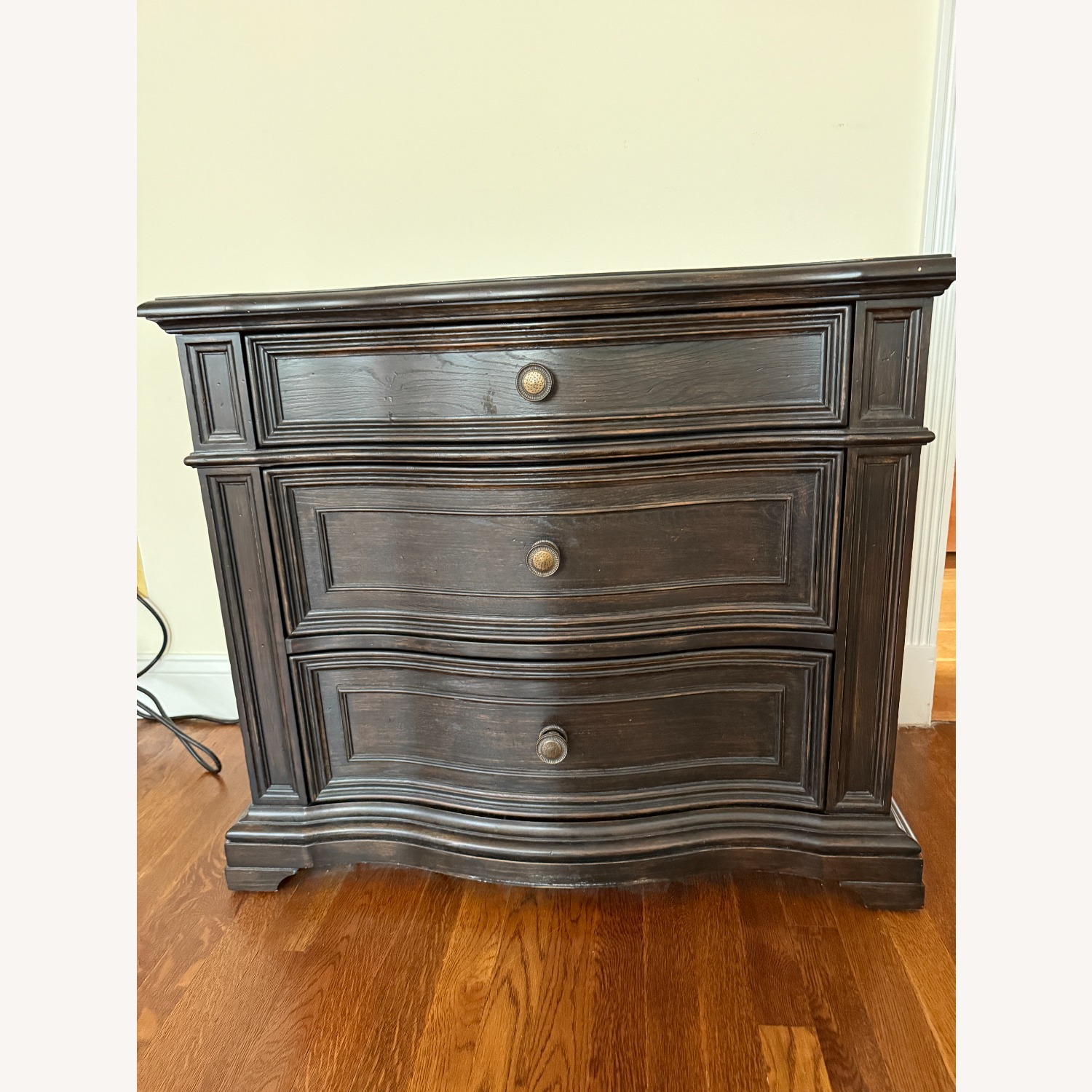 Bassett Chest with 3 Drewers - image-1