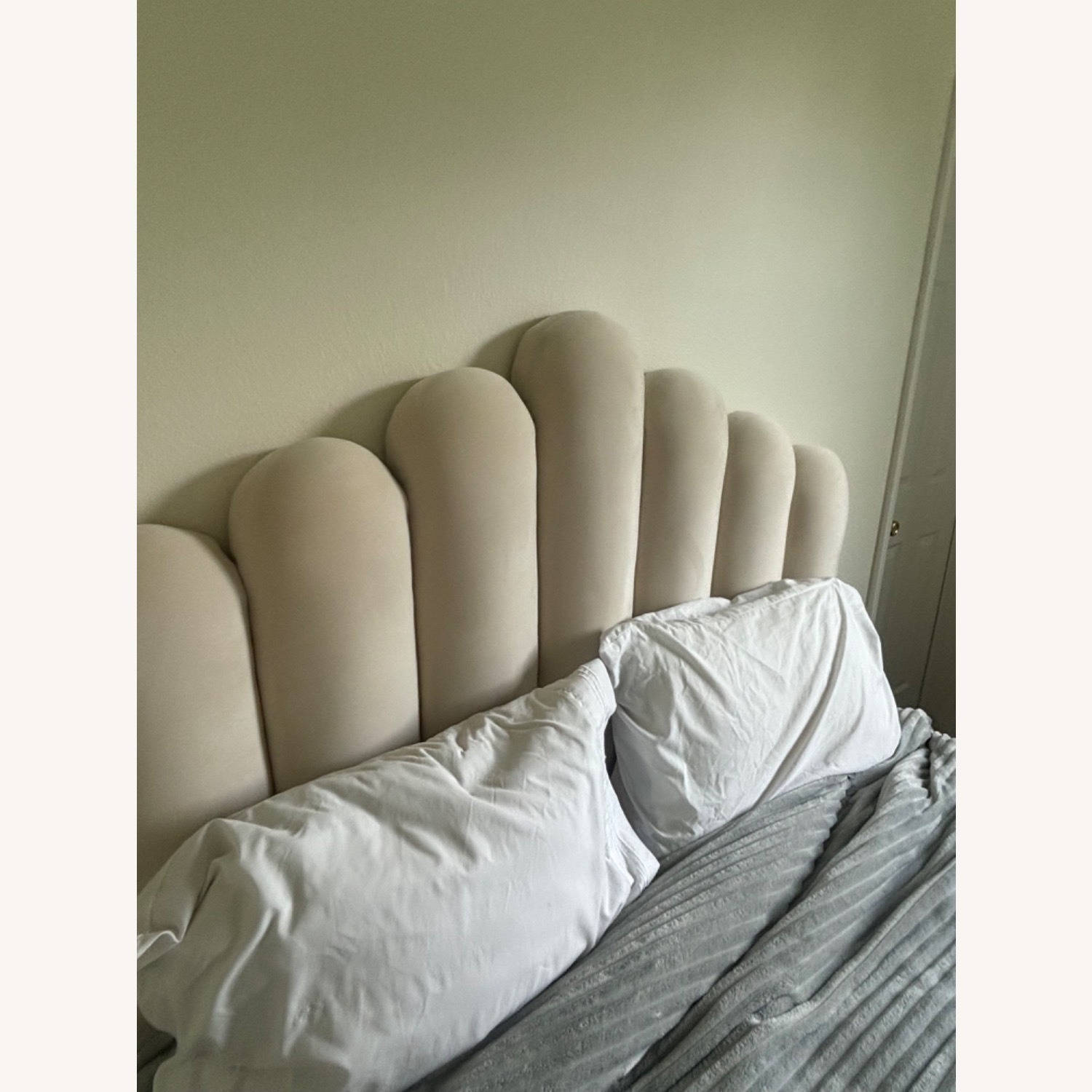 Sonette Full Sized Bed  - image-3