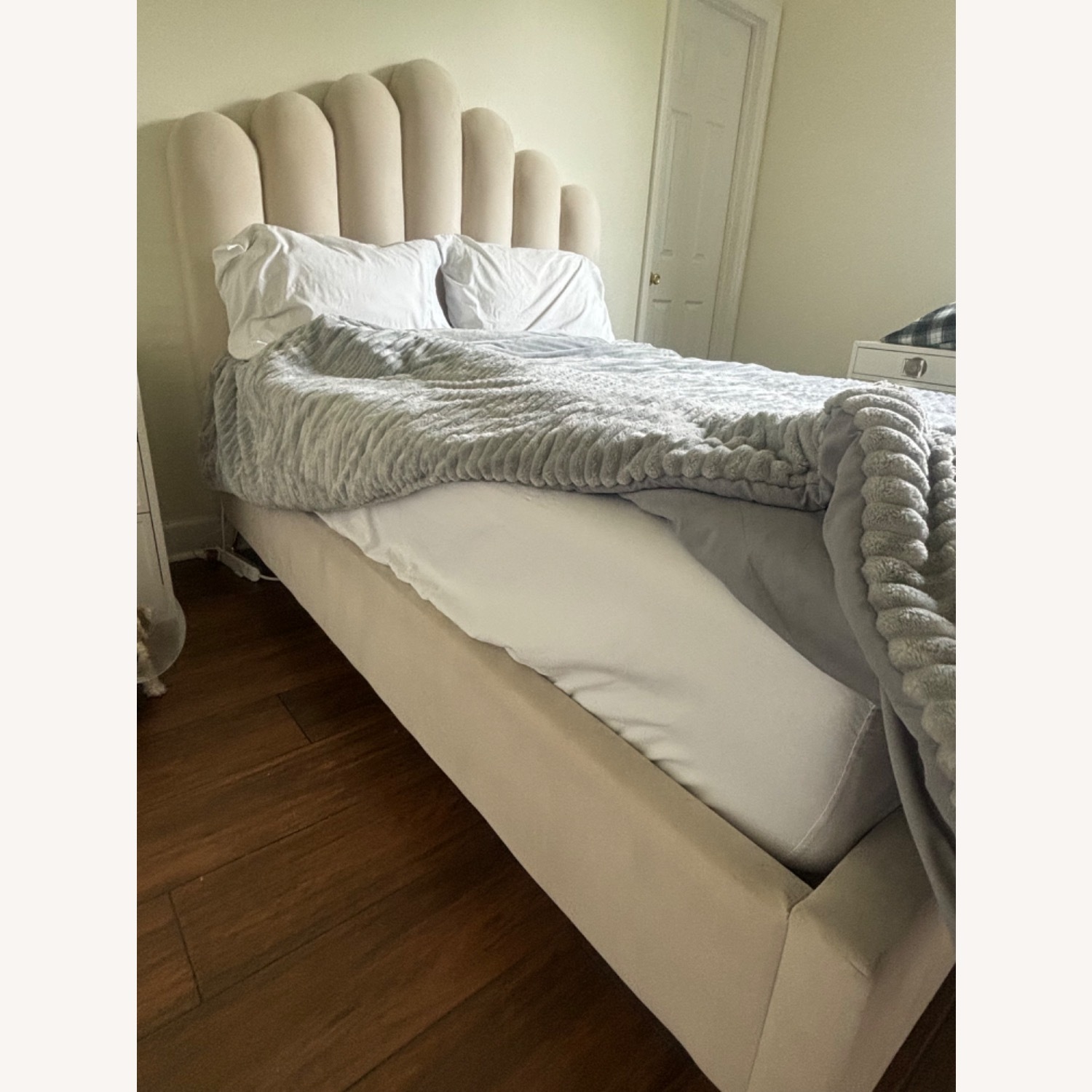 Sonette Full Sized Bed  - image-4