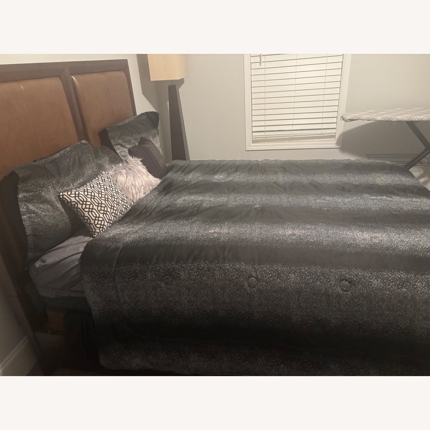 Vintage Full Bed - image-5