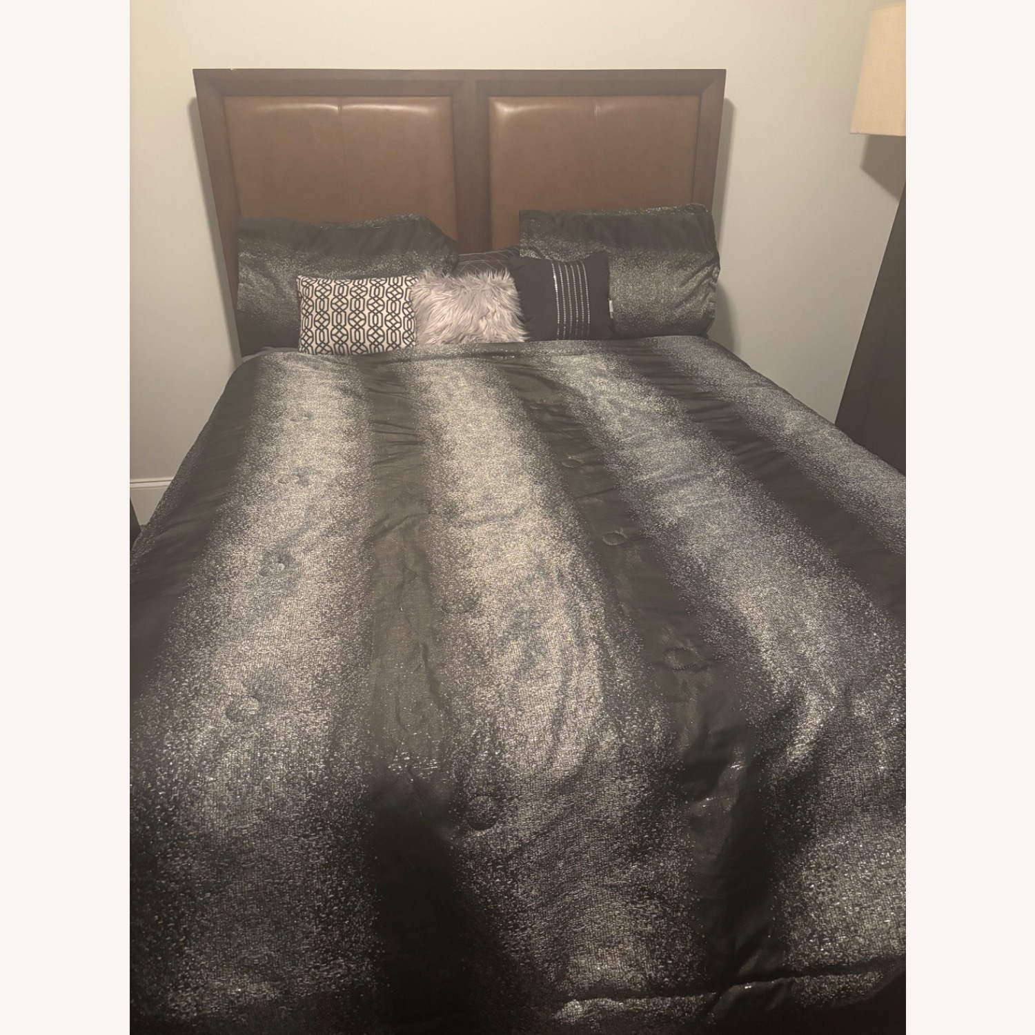 Vintage Full Bed - image-1