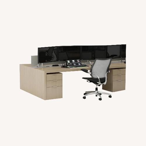 Used Five Innovant Form Trading Desks for sale on AptDeco