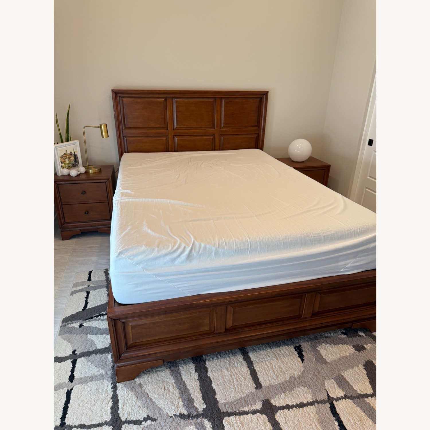 Queen Size Bed - image-1
