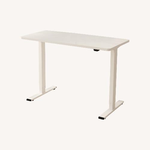 Used Wayfair White Adjustable Standing Desk for sale on AptDeco