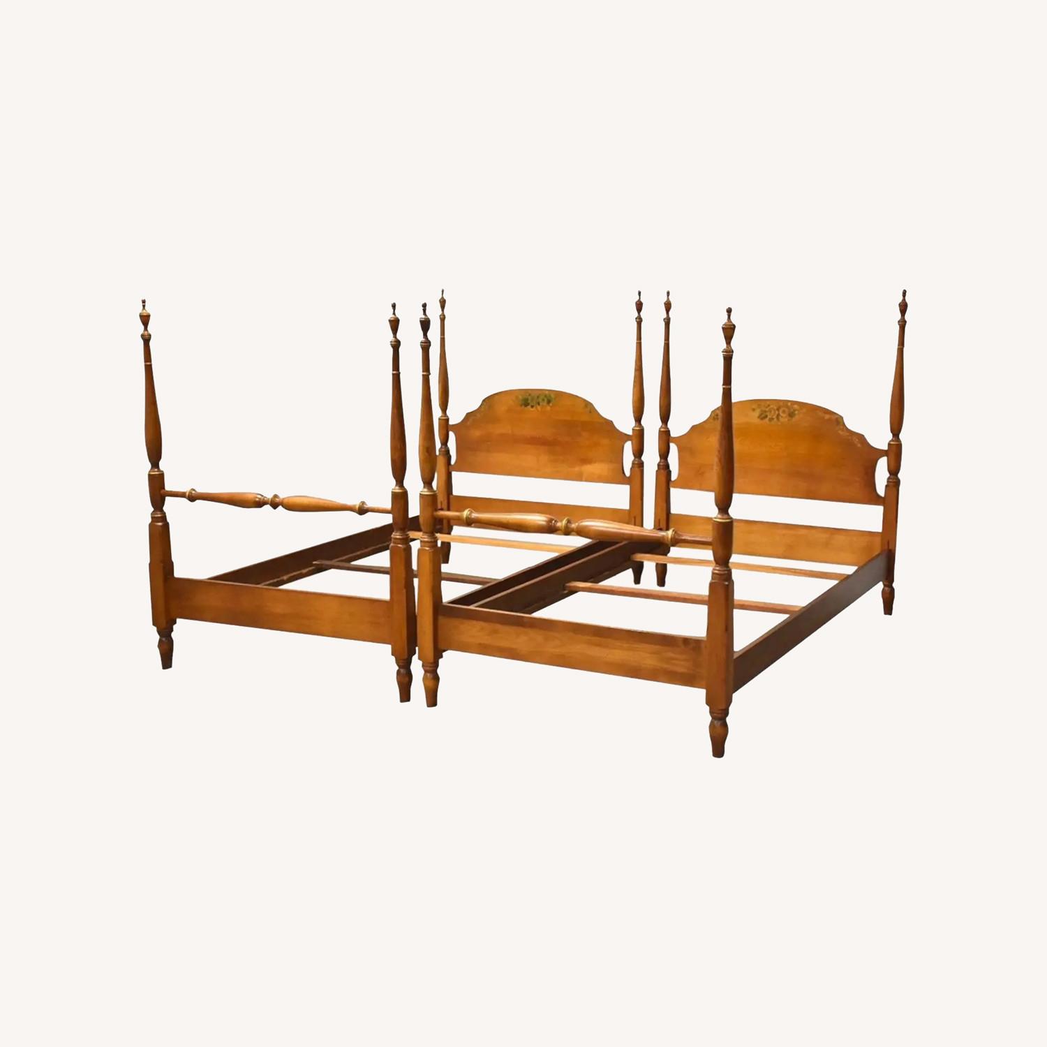Hitchcock Twin Bed Set W Mirror - image-0