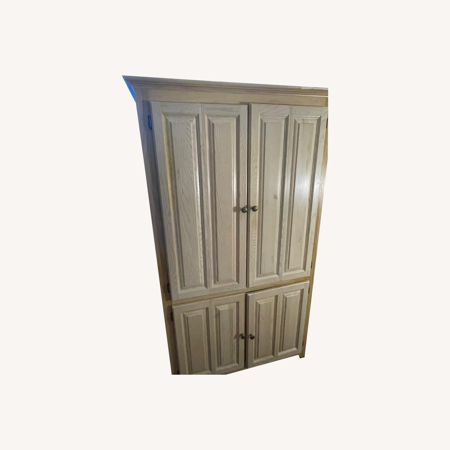 Pinewood Armorie - image-0