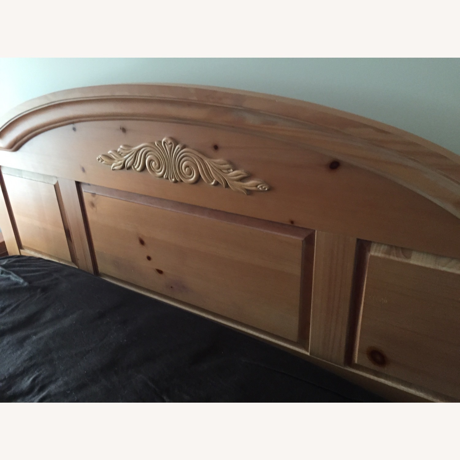 Broyhill Full Bed - image-4