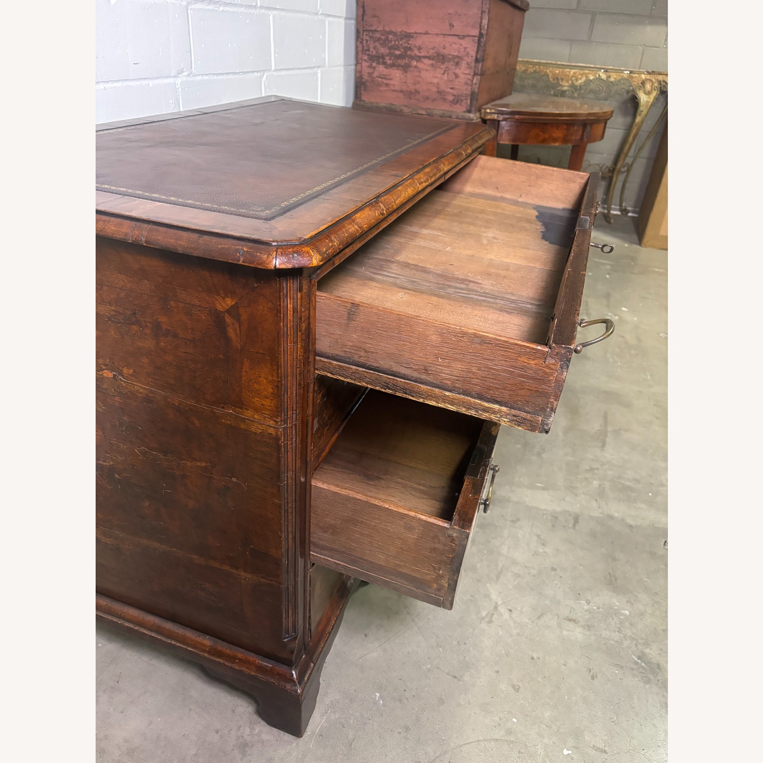 Lady's Dressing Table Kneehole Desk - image-4