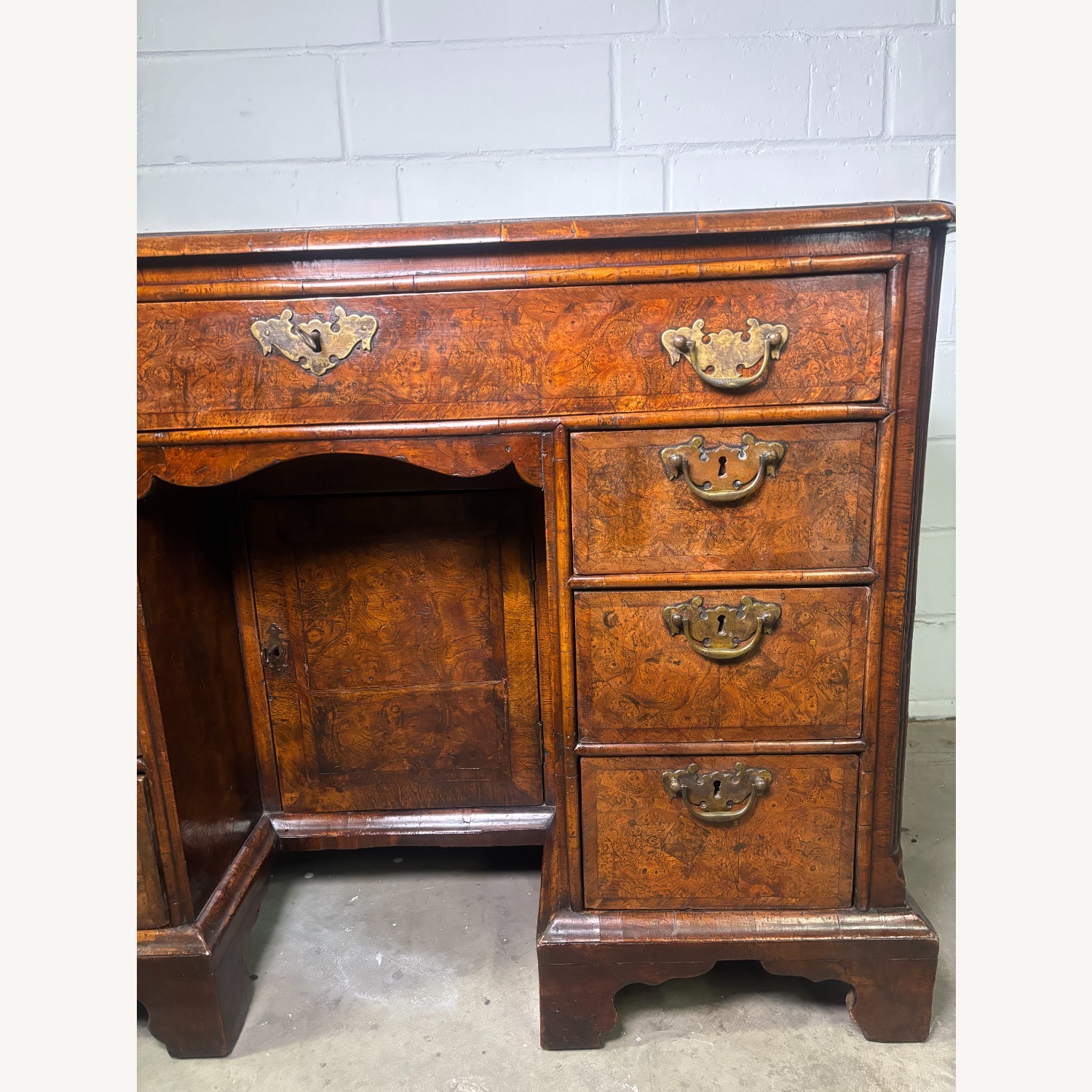 Lady's Dressing Table Kneehole Desk - image-7