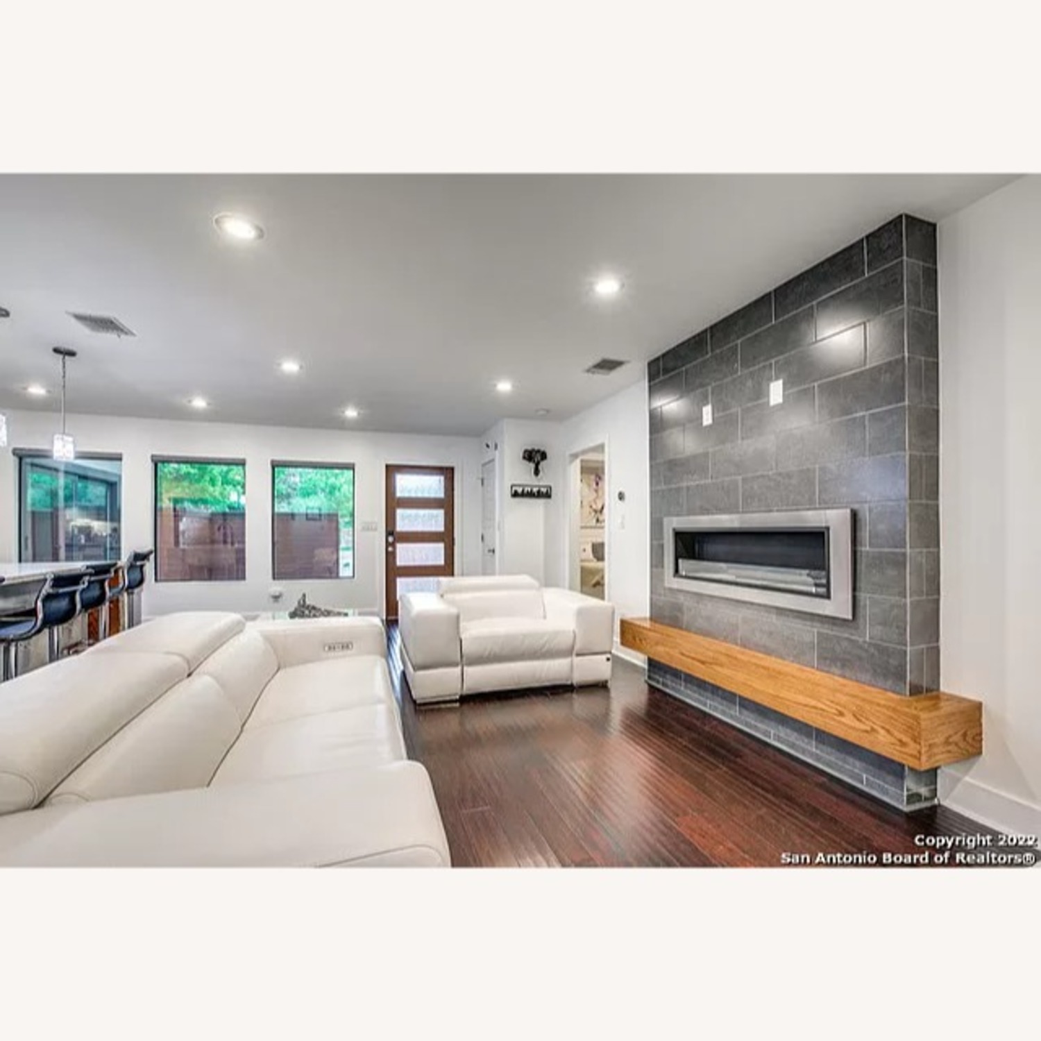 Zuri Luxor Leather Loveseat - image-4