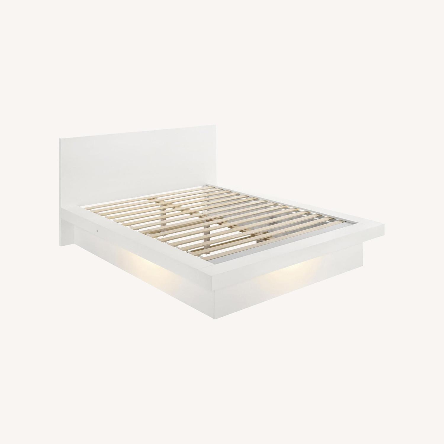 Coaster Jennifer Queen Platform Bed - image-0