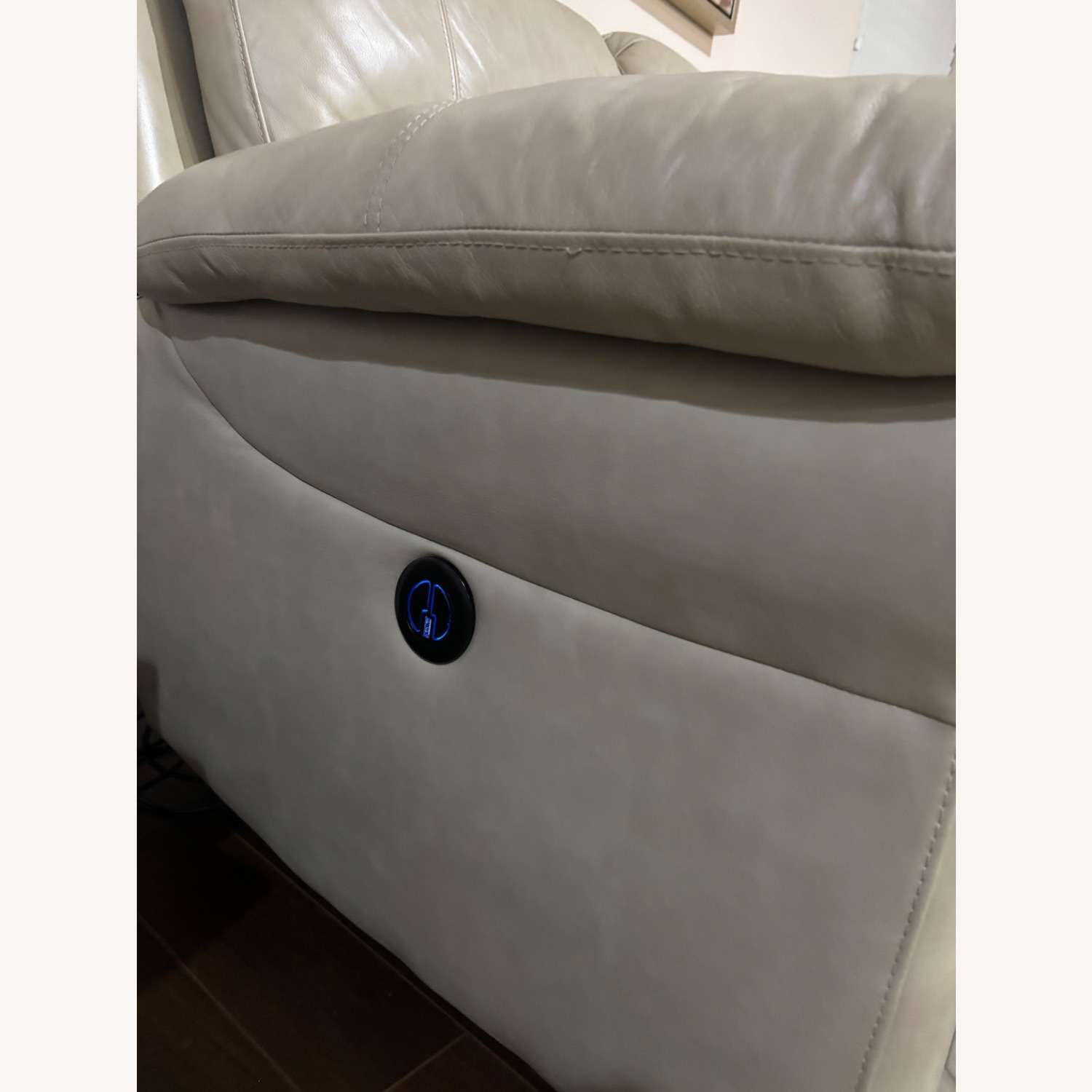 Classy Biege Leather Couch - image-3