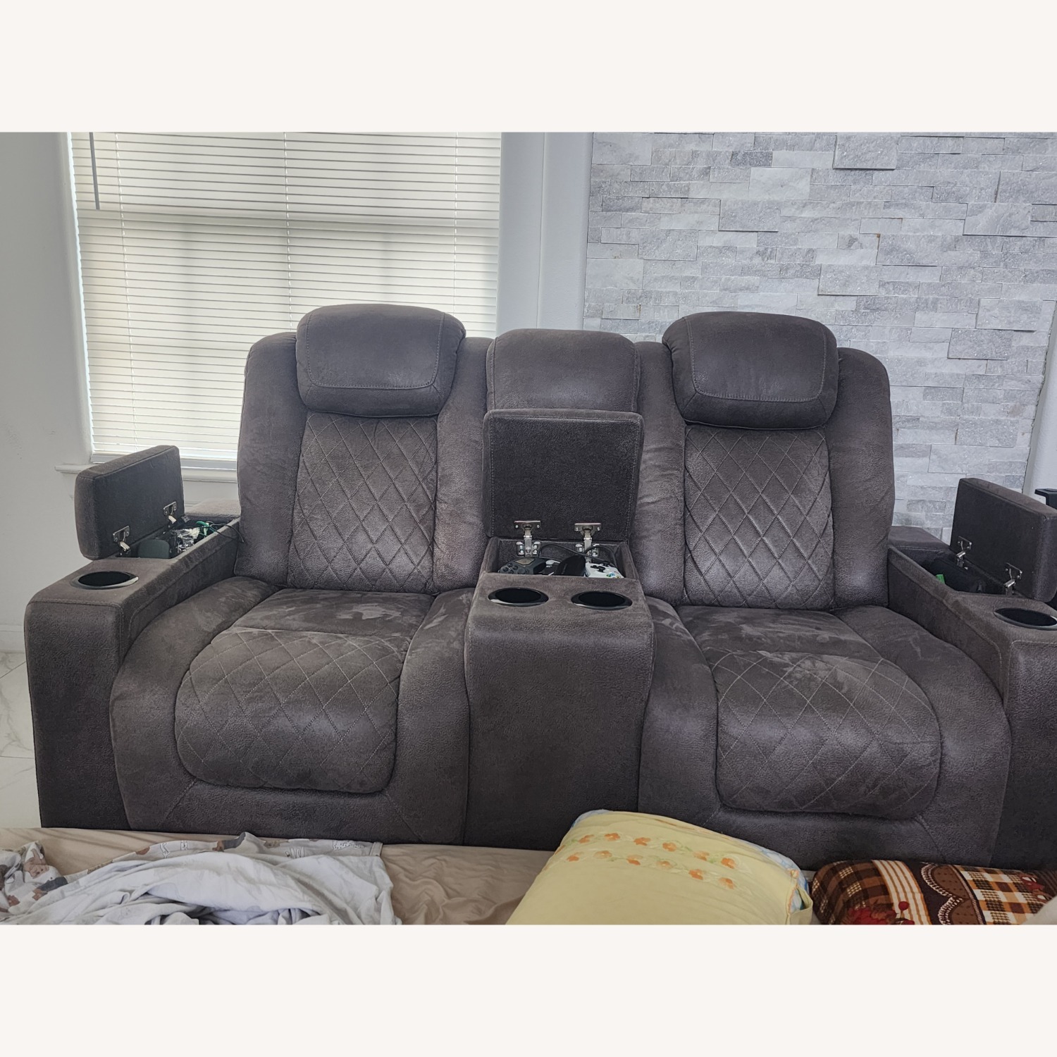 HyllMount Dual Power Reclining Loveseat W Console - AptDeco