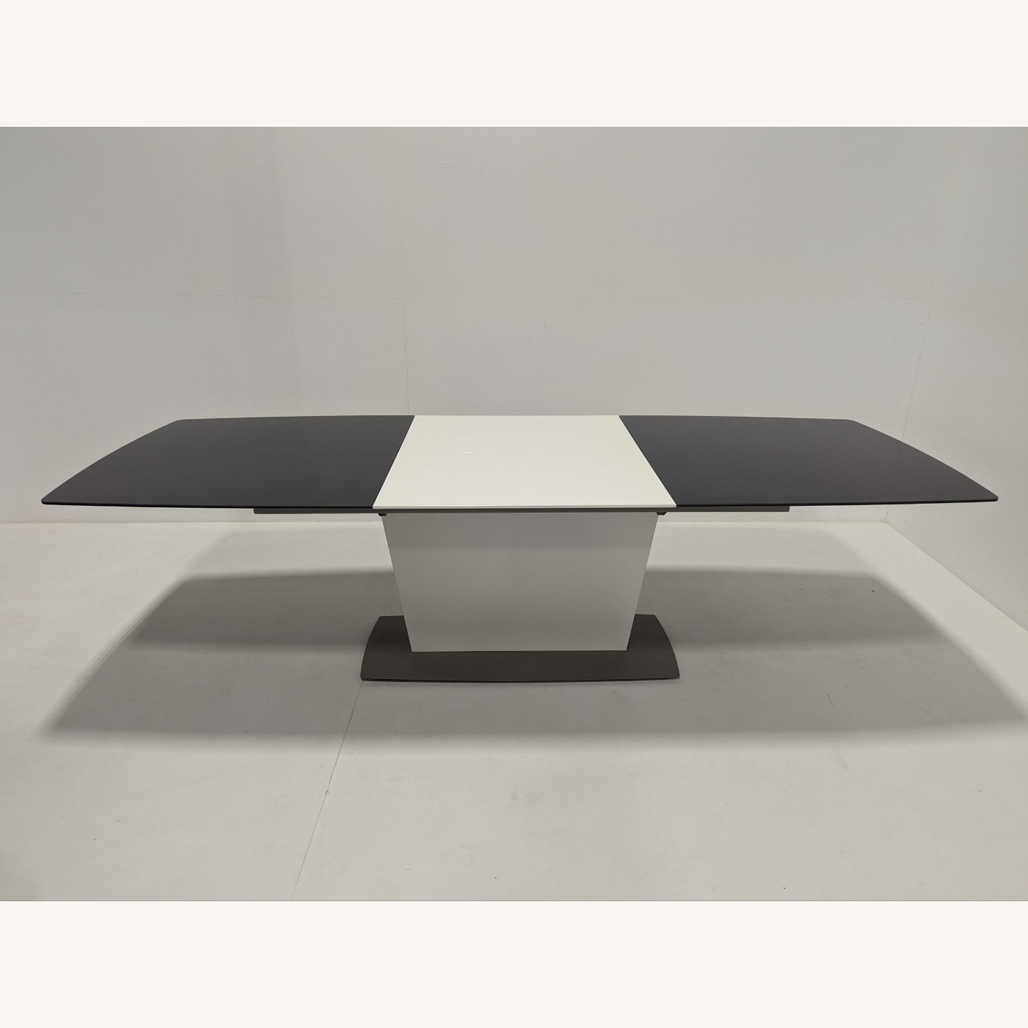BoConcept Milano Stylish 8 Person Dining Table - image-4