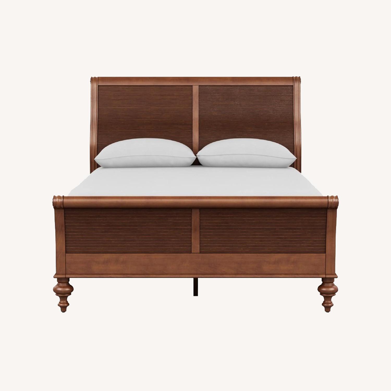 Ethan Allen British Classics Queen Sleigh Bed - image-0