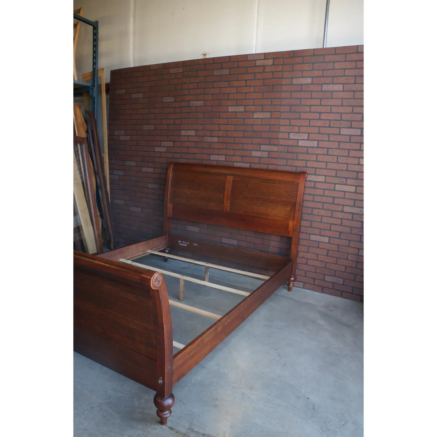 Ethan Allen British Classics Queen Sleigh Bed - image-2