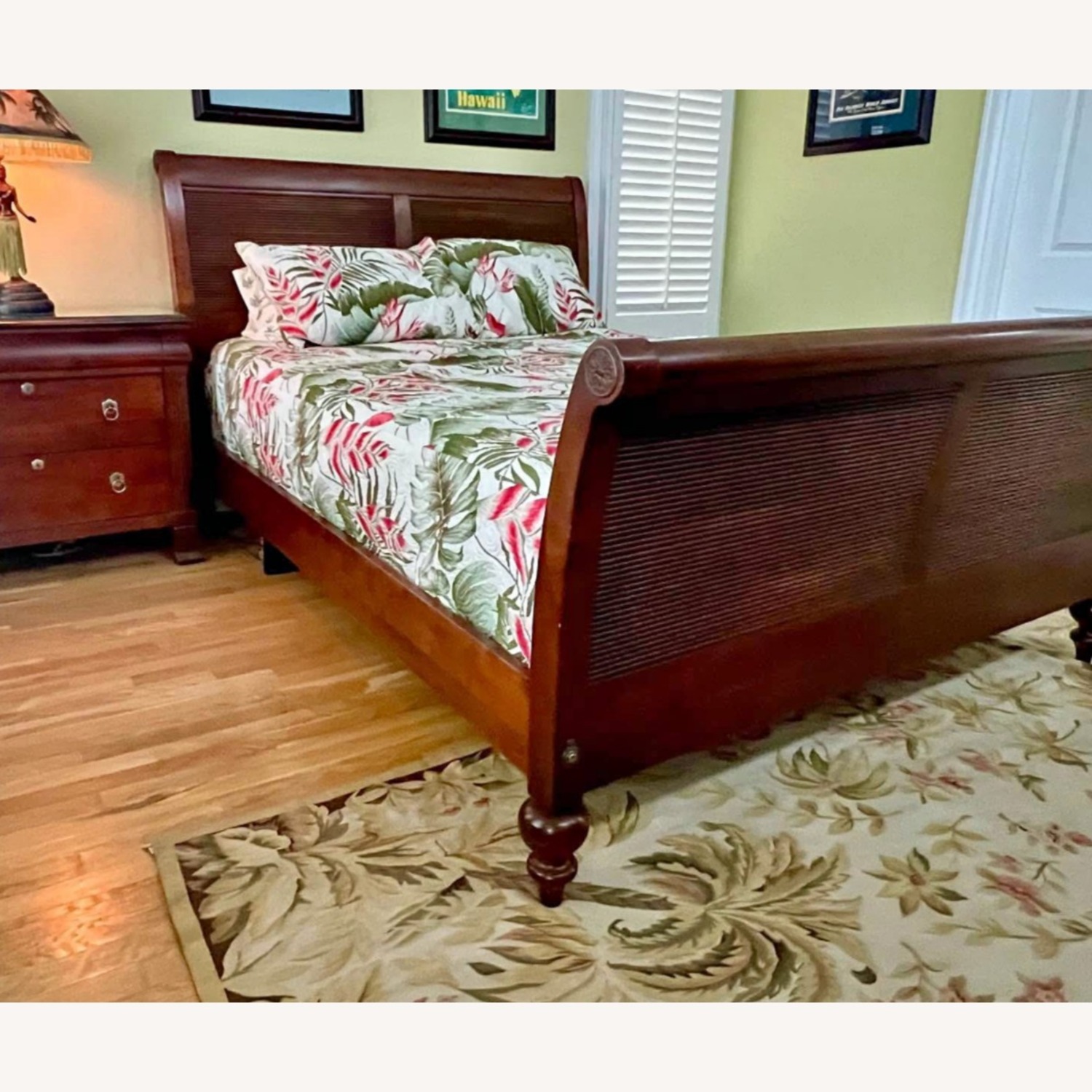 Ethan Allen British Classics Queen Sleigh Bed - image-1