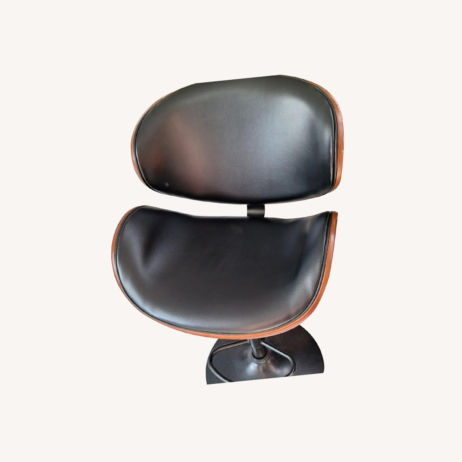 Pair of Mid Century Modern Stools - image-0