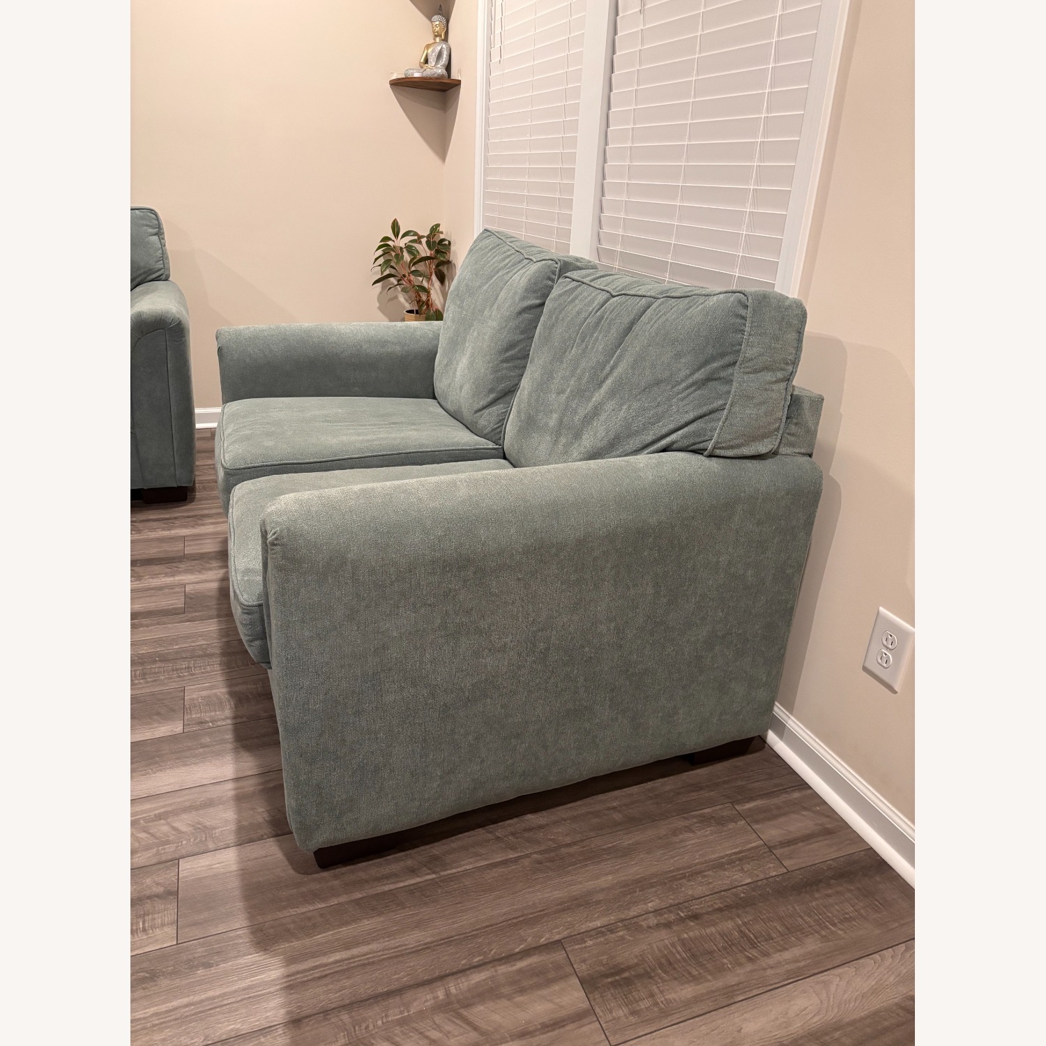 Rooms To Go 2 Seater Sofa - image-2