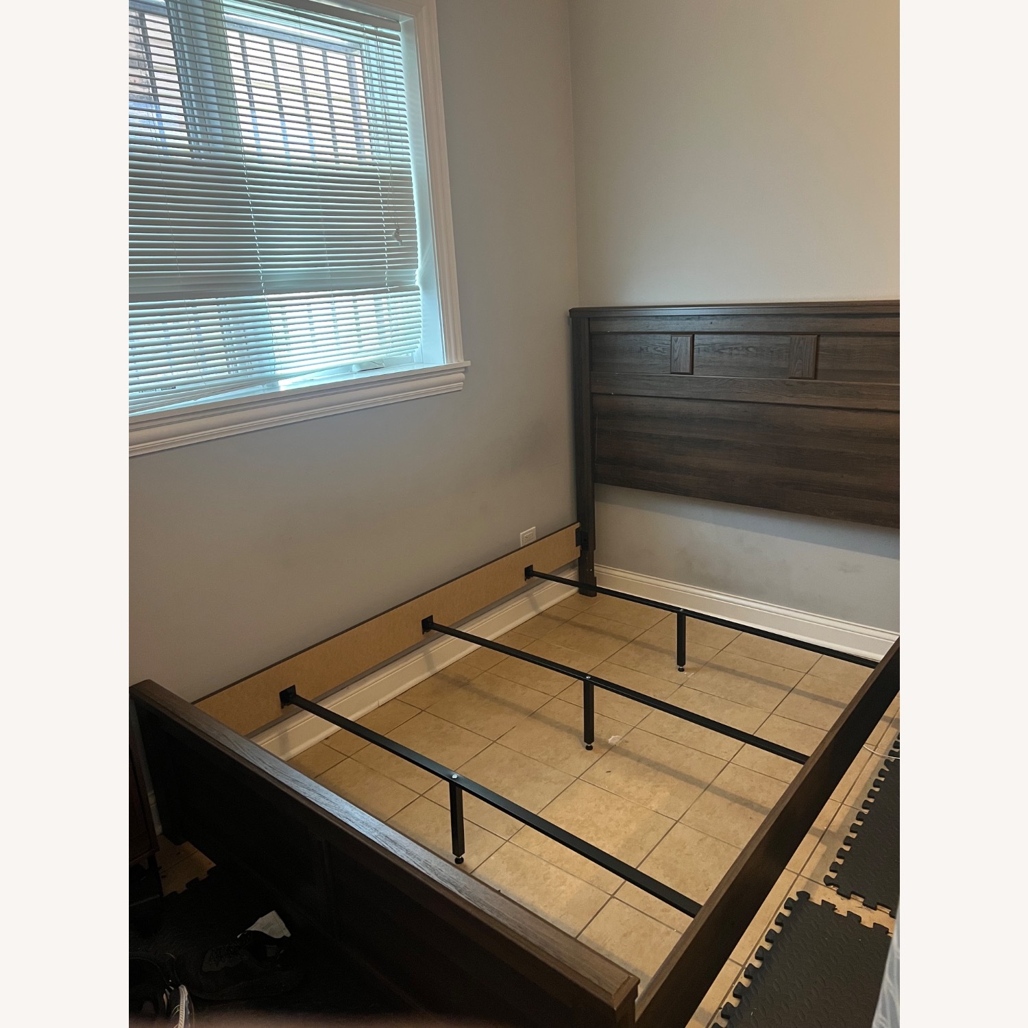 Juararo Queen Panel Bed - image-9