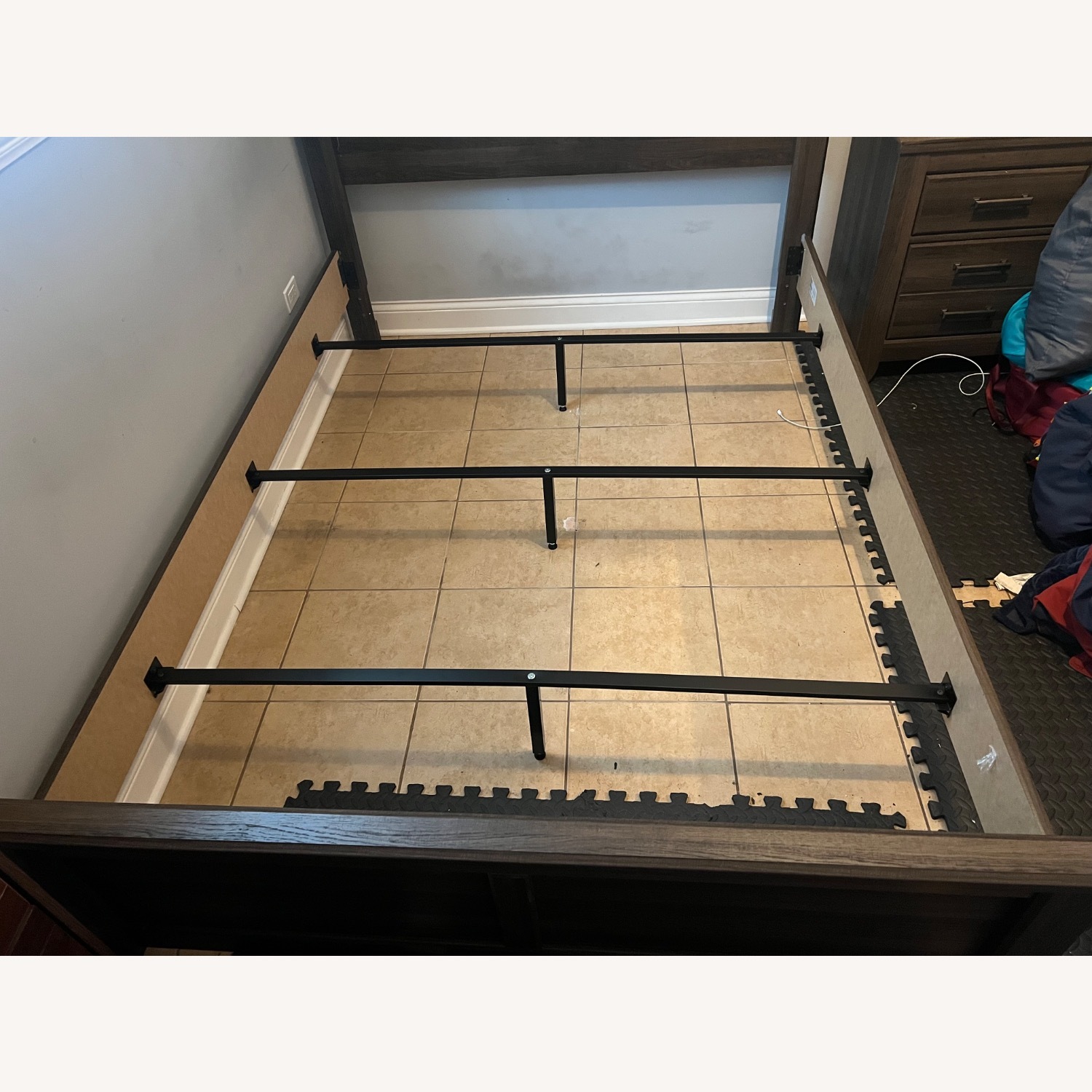 Juararo Queen Panel Bed - image-4