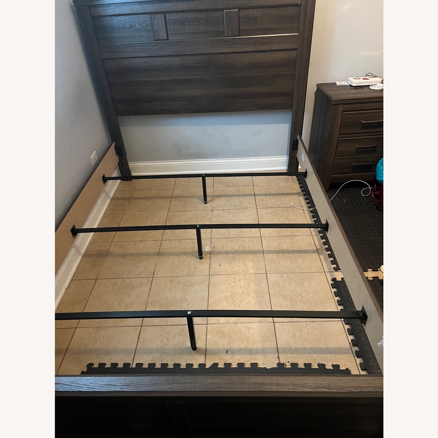 Juararo Queen Panel Bed - image-3