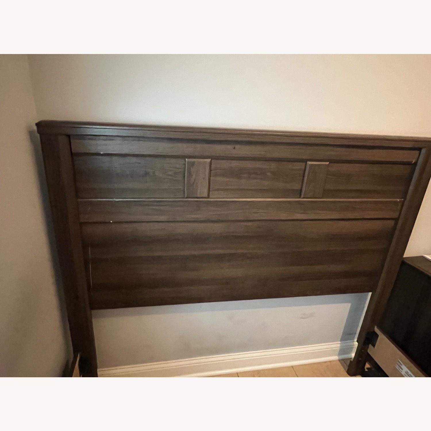 Juararo Queen Panel Bed - image-5