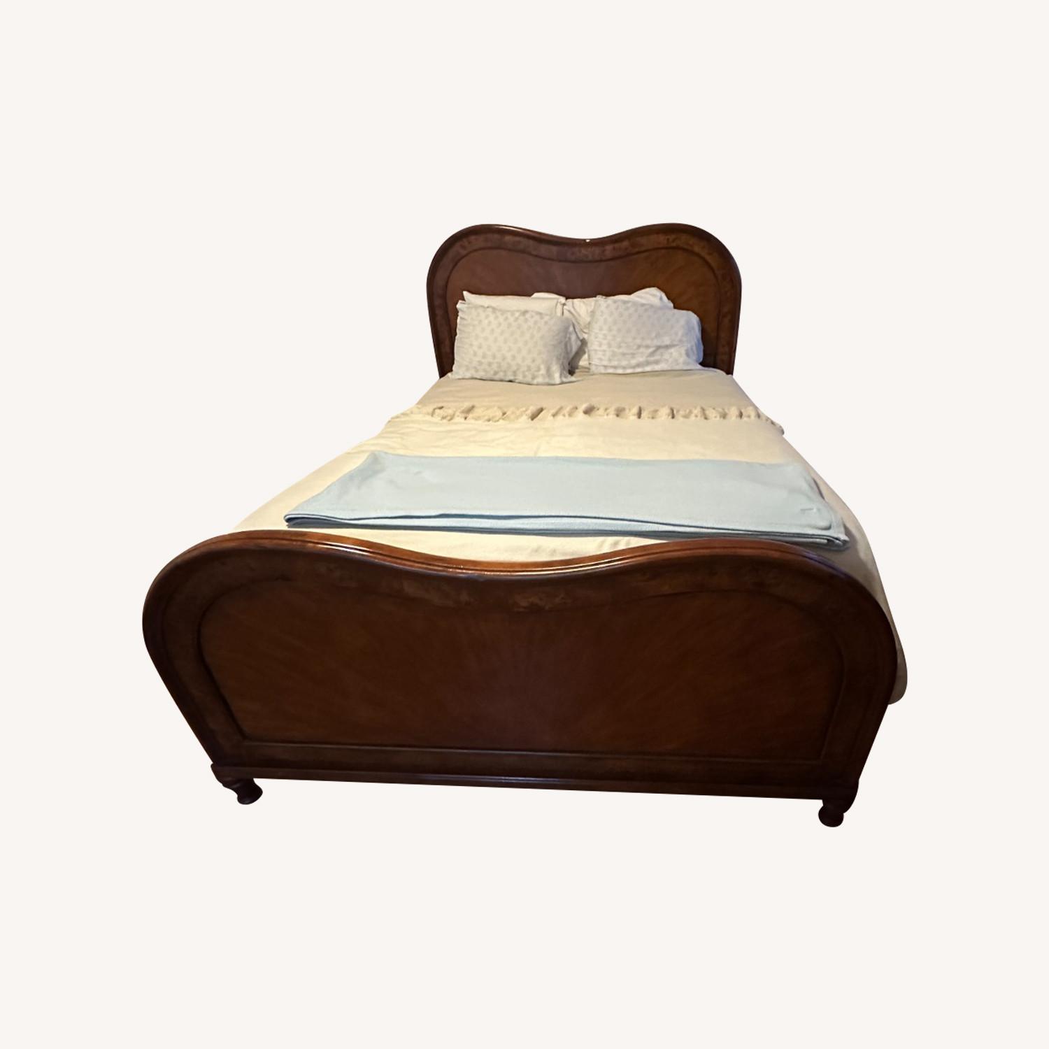 Domain Queen Wood - image-0