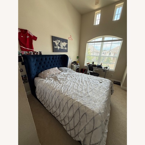 Used Nebraska Queen Bed  for sale on AptDeco