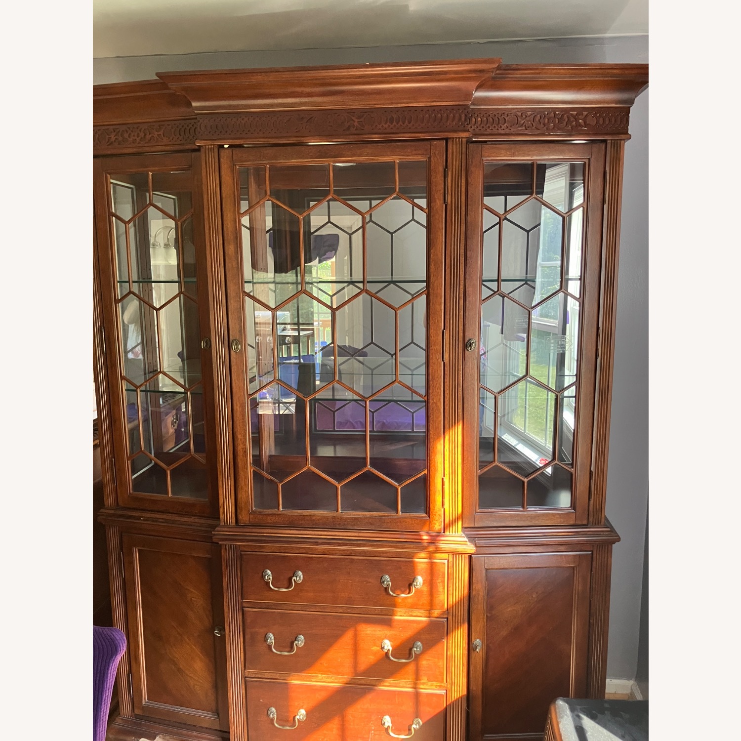China Cabinet With Light - image-1