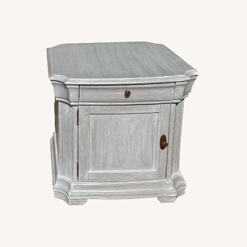 Used Broyhill End Tables/Nightstands for sale on AptDeco
