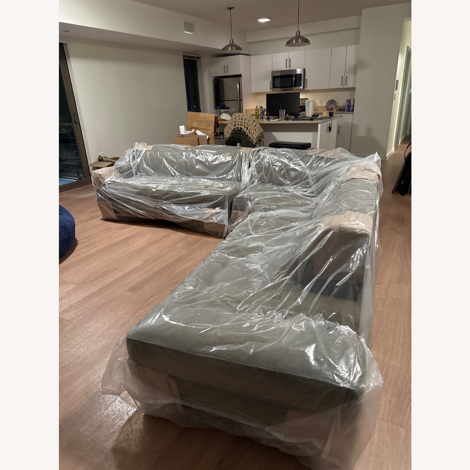 Apt2B Monroe Drice 3pc Sectional -Brand New!! - image-1