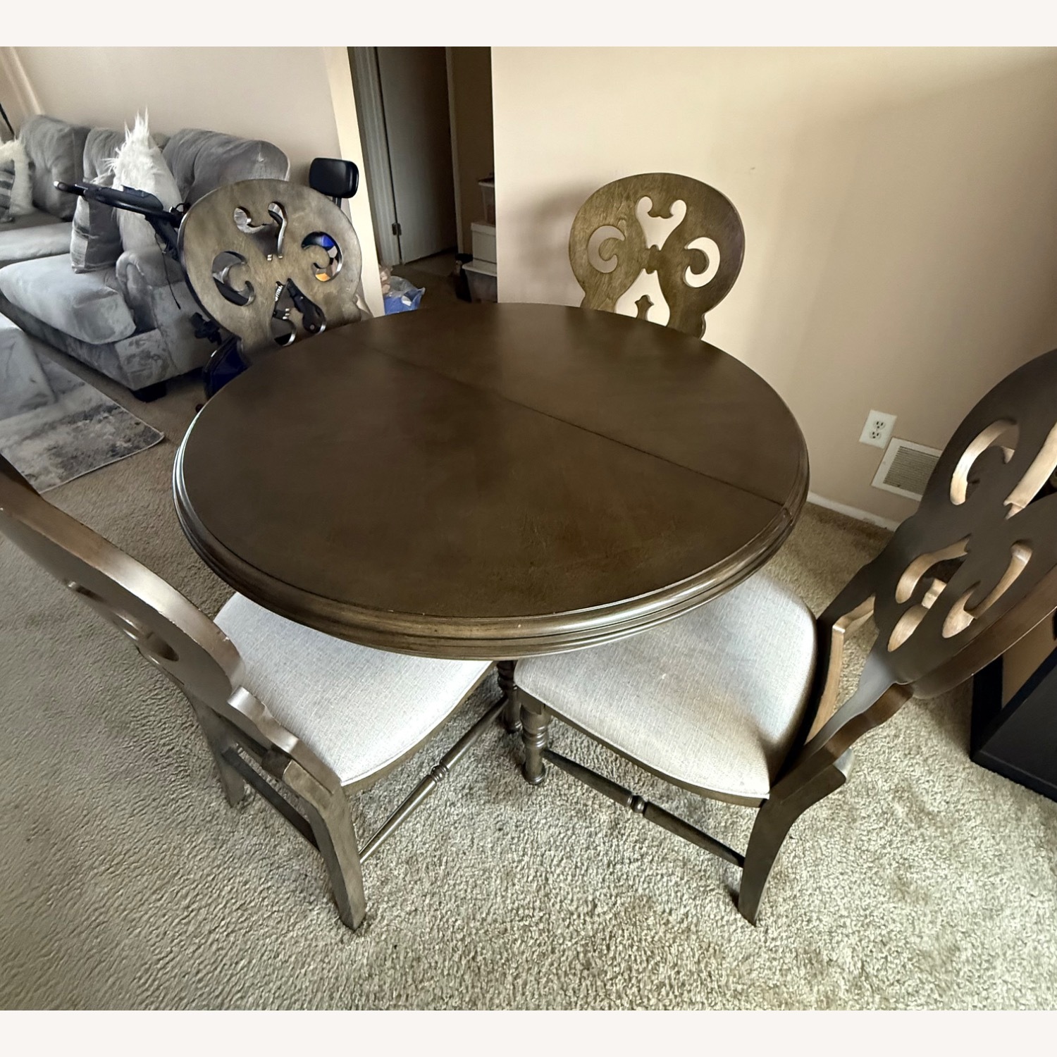 5pc Dining Set with Extendable Leaf - image-2